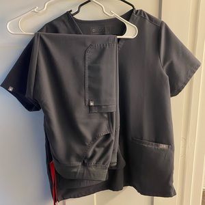 Figs medium scrub set!